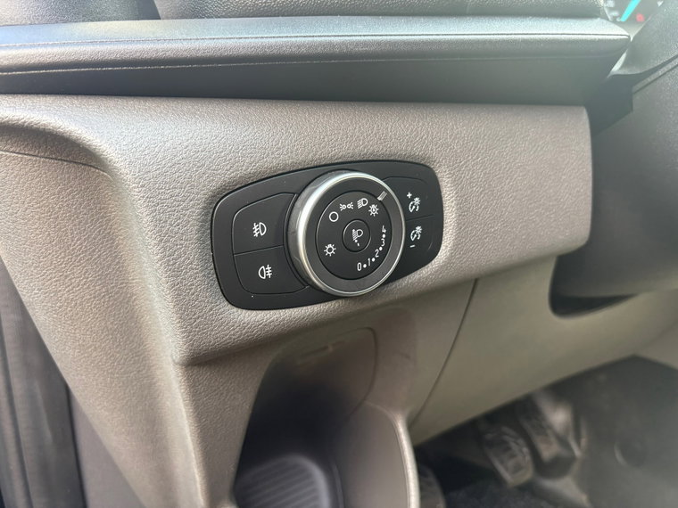 Vehicle Image 22