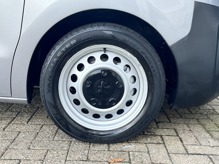 Vehicle Image 26
