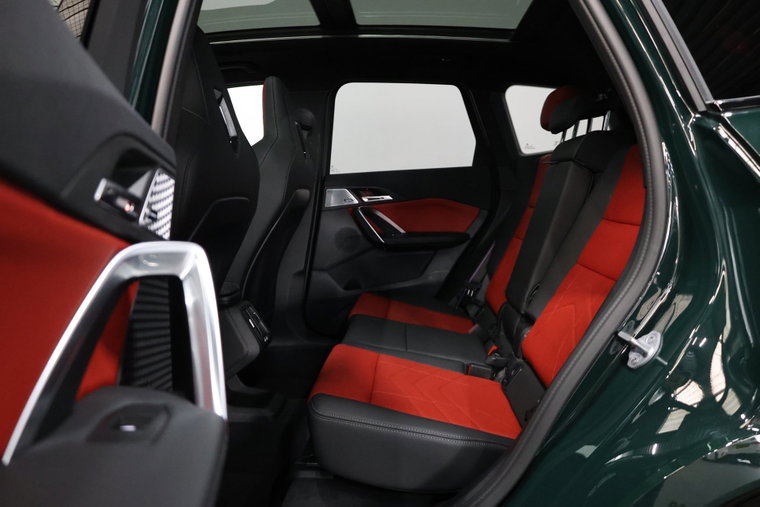 Vehicle Image 12