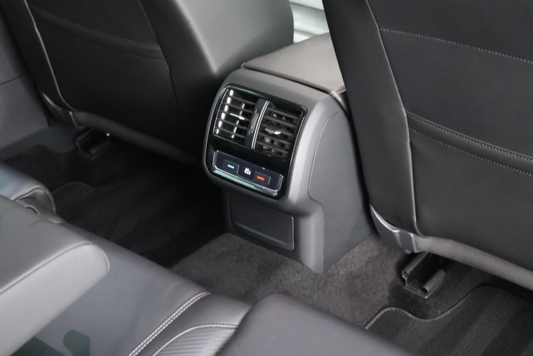 Vehicle Image 38
