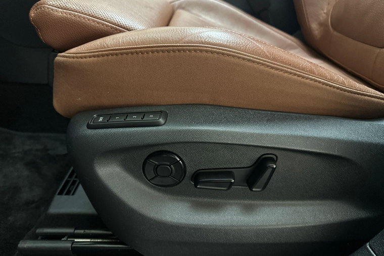 Vehicle Image 17