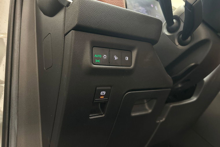 Vehicle Image 18