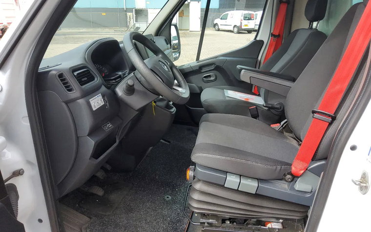 Vehicle Image 16