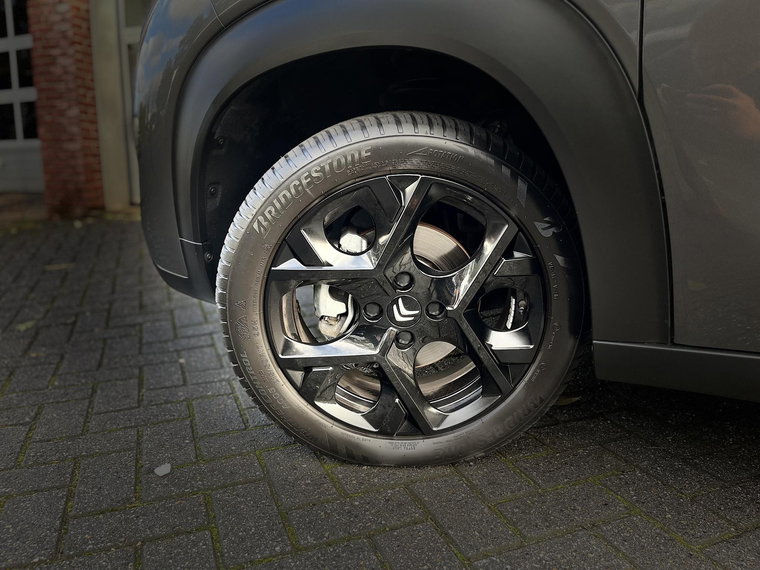 Vehicle Image 35