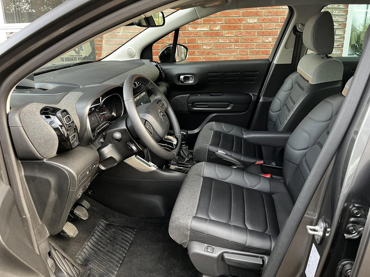 Vehicle Image 10