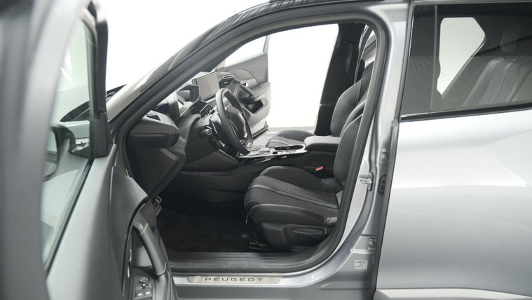 Vehicle Image 32