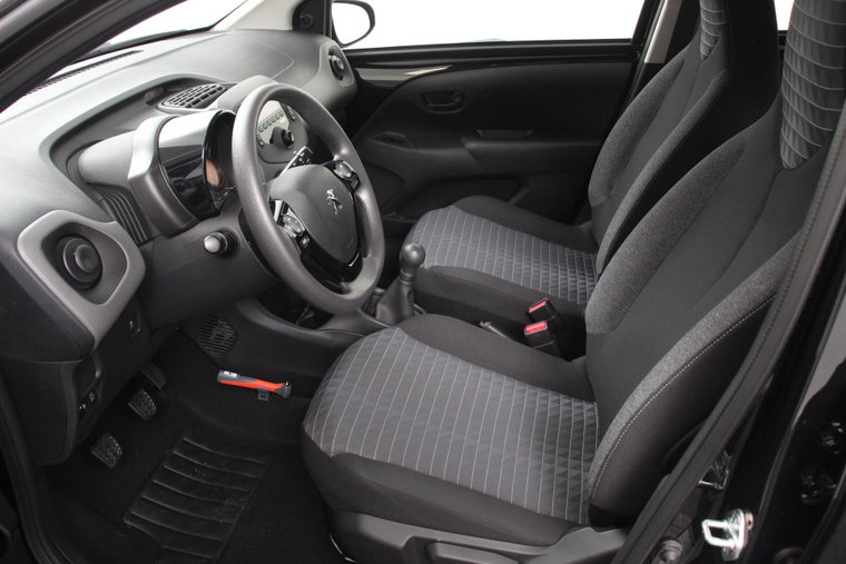 Vehicle Image 12
