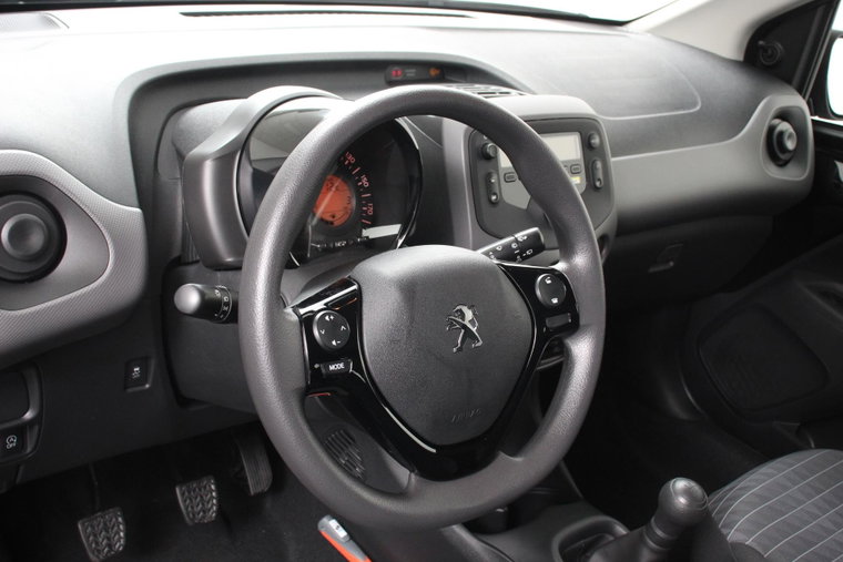 Vehicle Image 15