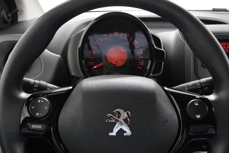 Vehicle Image 17