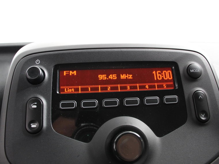 Vehicle Image 25