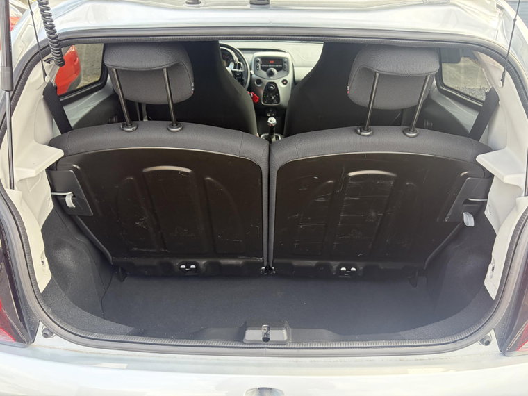 Vehicle Image 25