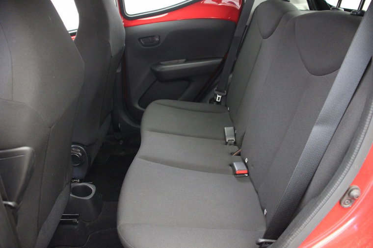 Vehicle Image 9