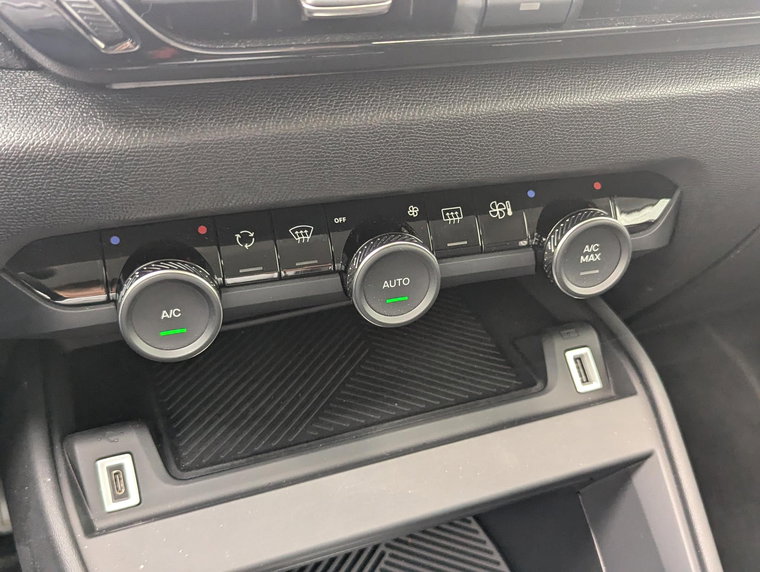 Vehicle Image 28