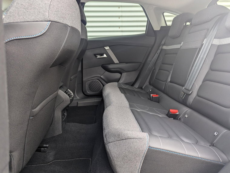 Vehicle Image 33