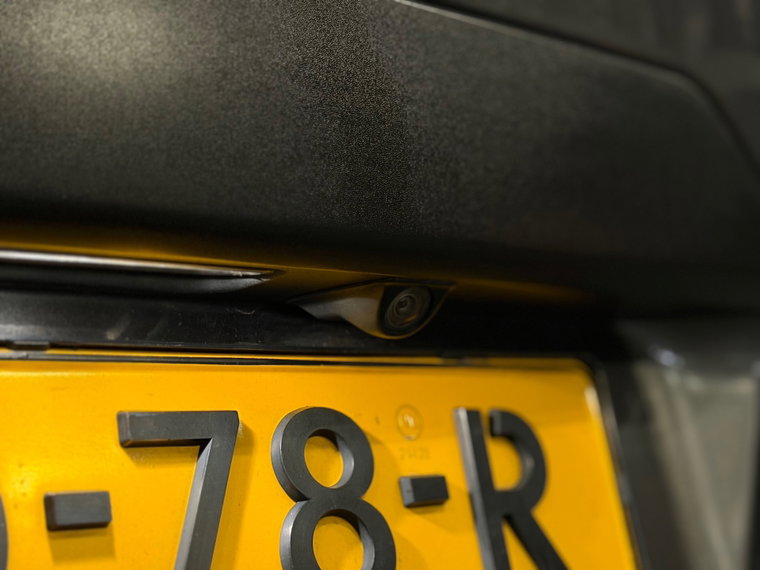 Vehicle Image 32