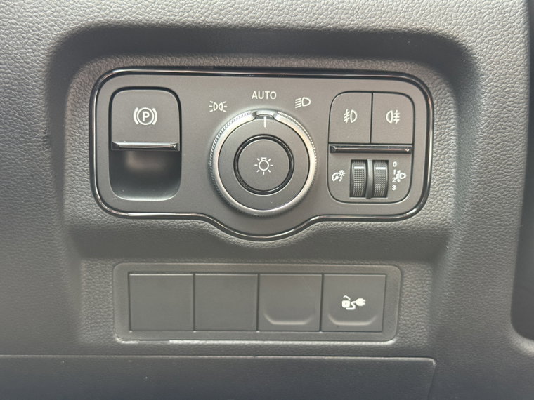 Vehicle Image 28