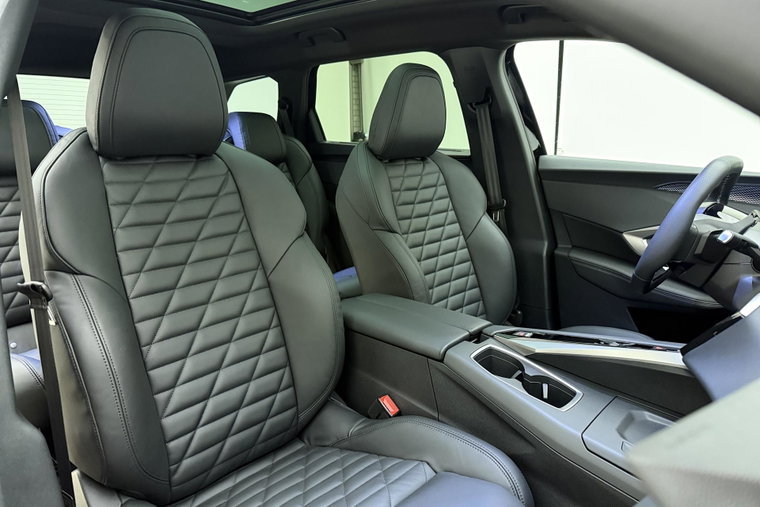 Vehicle Image 16