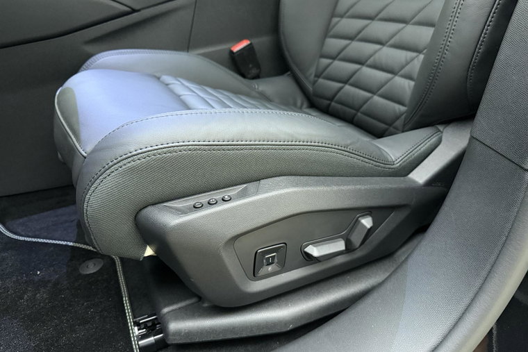 Vehicle Image 23