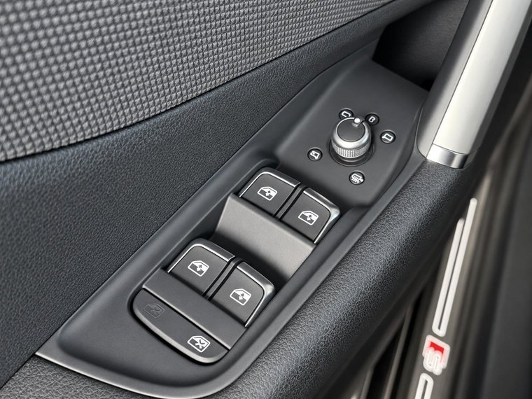 Vehicle Image 23