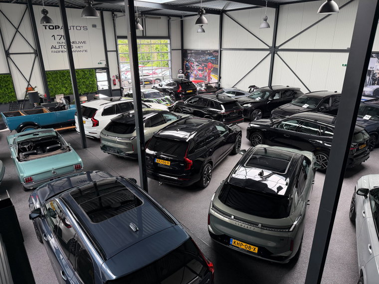 Vehicle Image 11