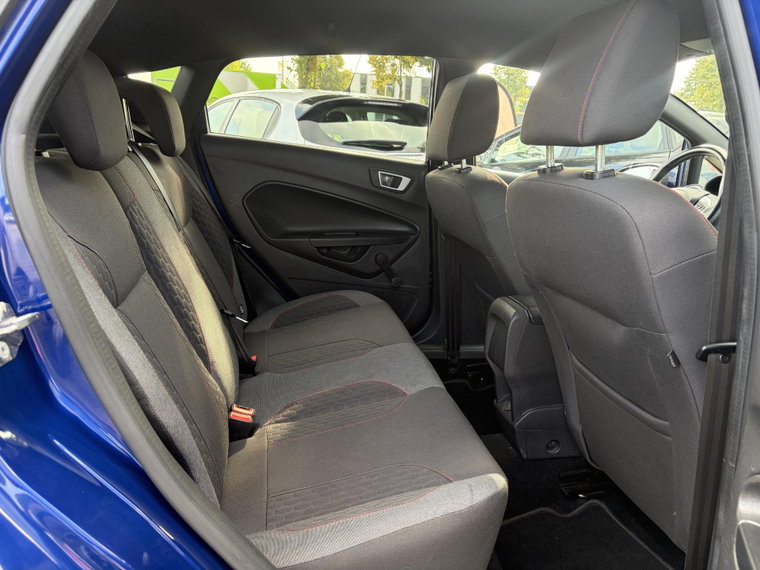 Vehicle Image 12