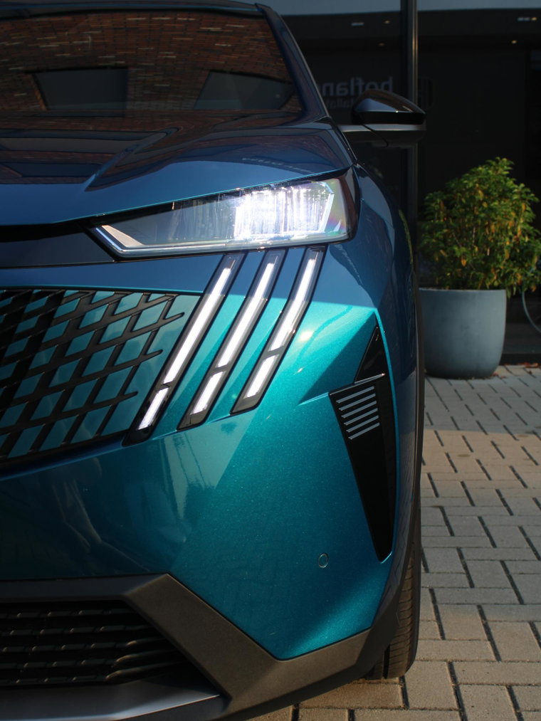 Vehicle Image 6