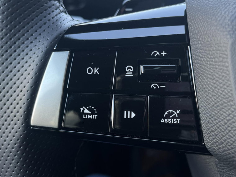 Vehicle Image 26