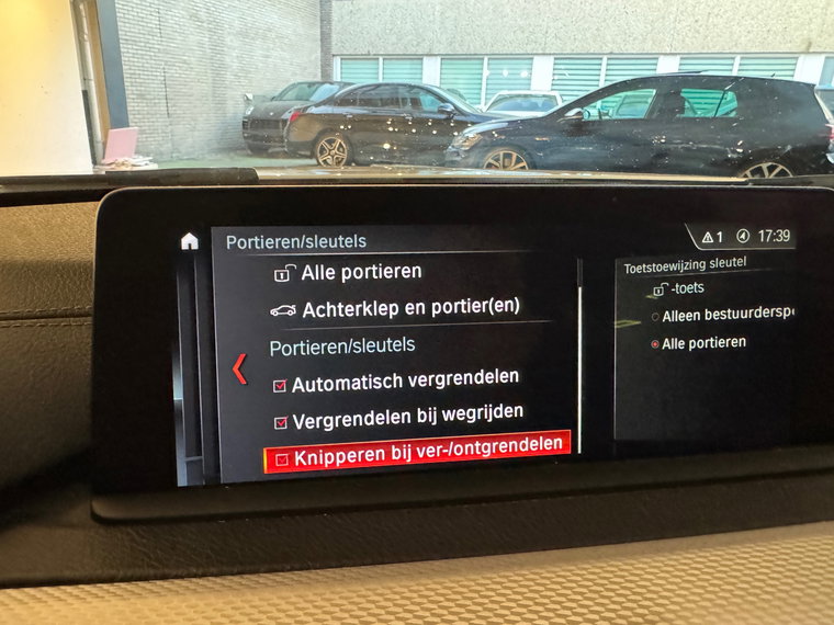 Vehicle Image 28