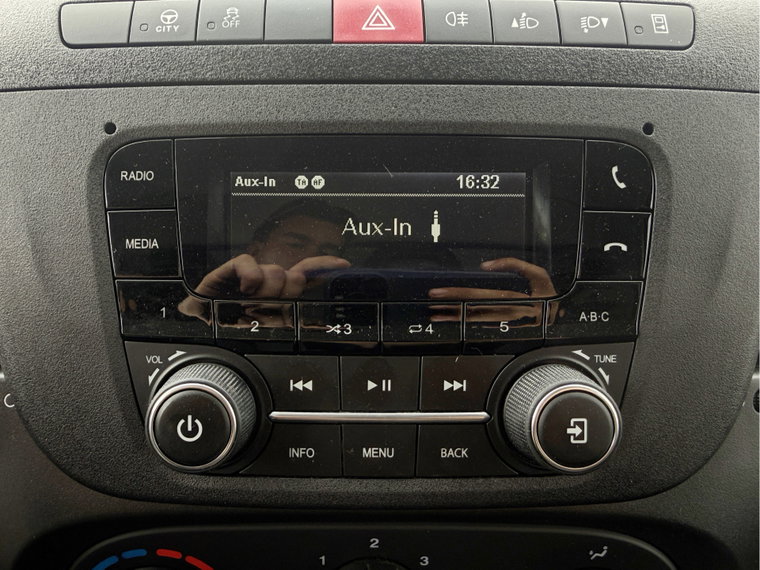 Vehicle Image 19