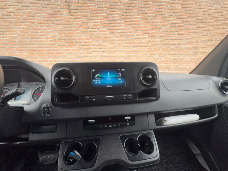 Vehicle Image 24