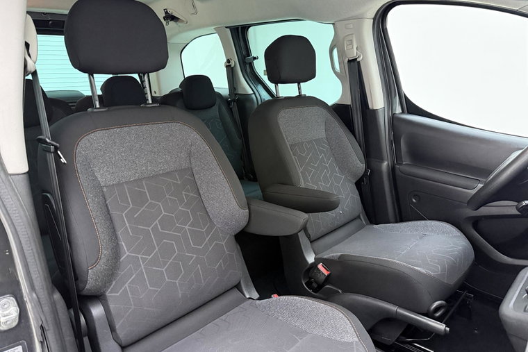Vehicle Image 15