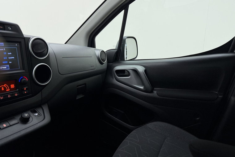 Vehicle Image 24