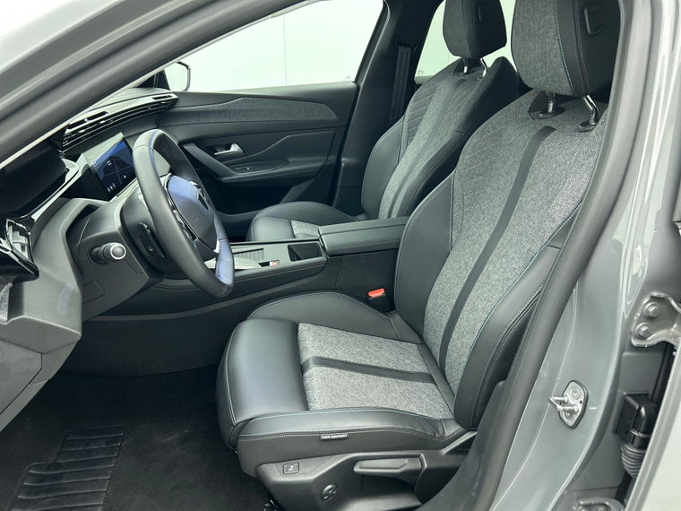 Vehicle Image 38