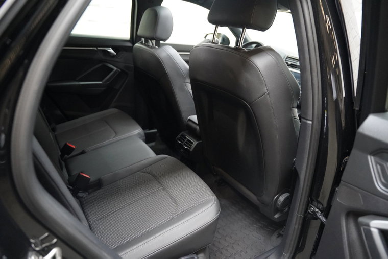 Vehicle Image 38