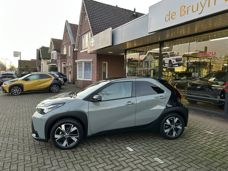 Vehicle Image 4