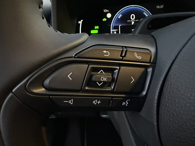 Vehicle Image 25