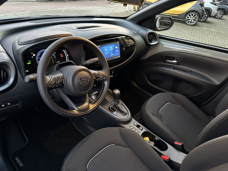 Vehicle Image 6