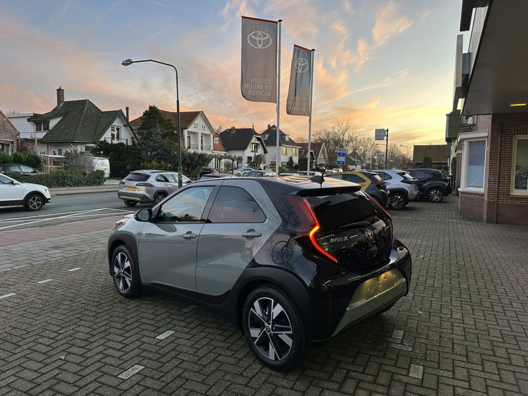 Vehicle Image 7