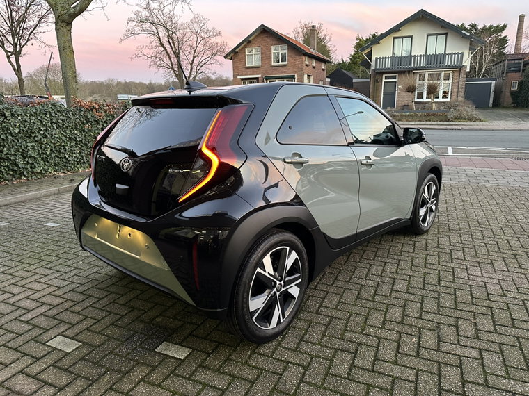 Vehicle Image 10