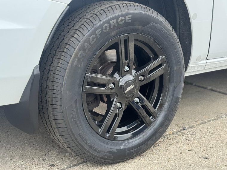 Vehicle Image 12