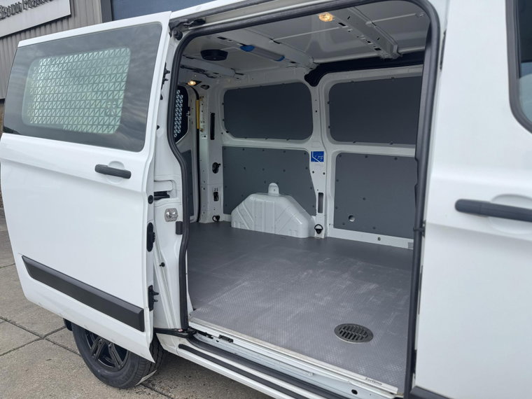 Vehicle Image 15