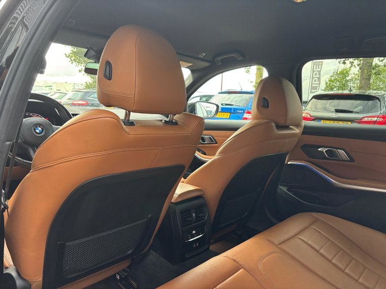 Vehicle Image 29
