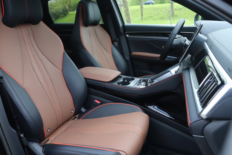 Vehicle Image 9