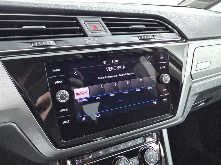 Vehicle Image 25