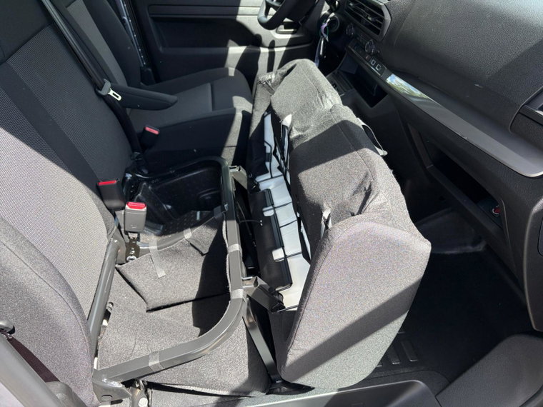 Vehicle Image 25
