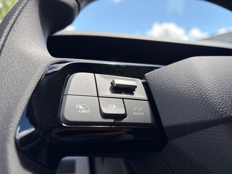 Vehicle Image 33