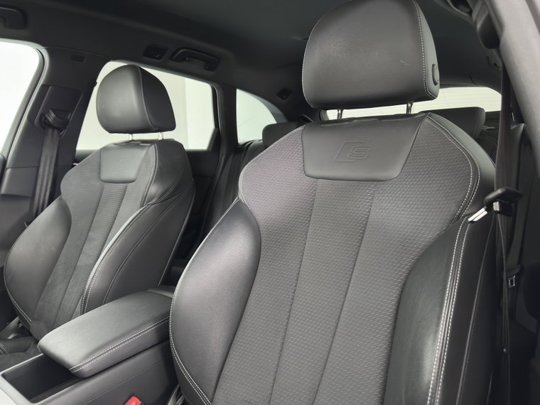 Vehicle Image 25