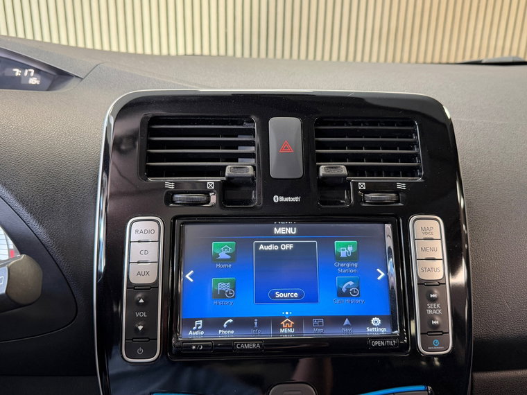 Vehicle Image 25