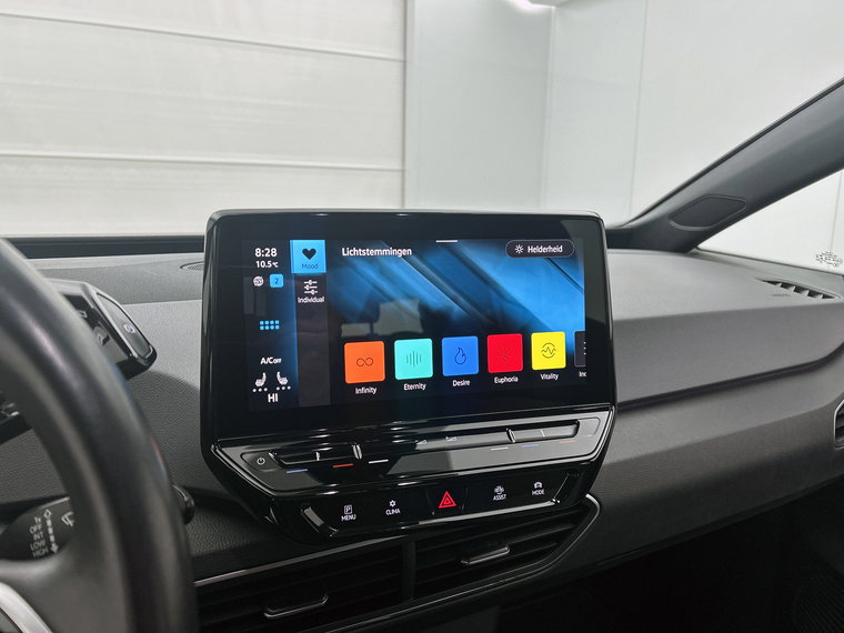 Vehicle Image 32
