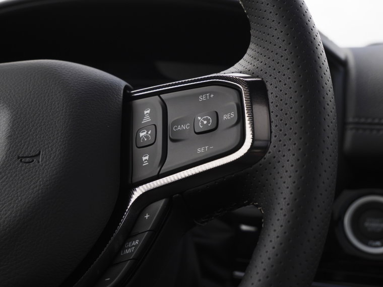 Vehicle Image 32